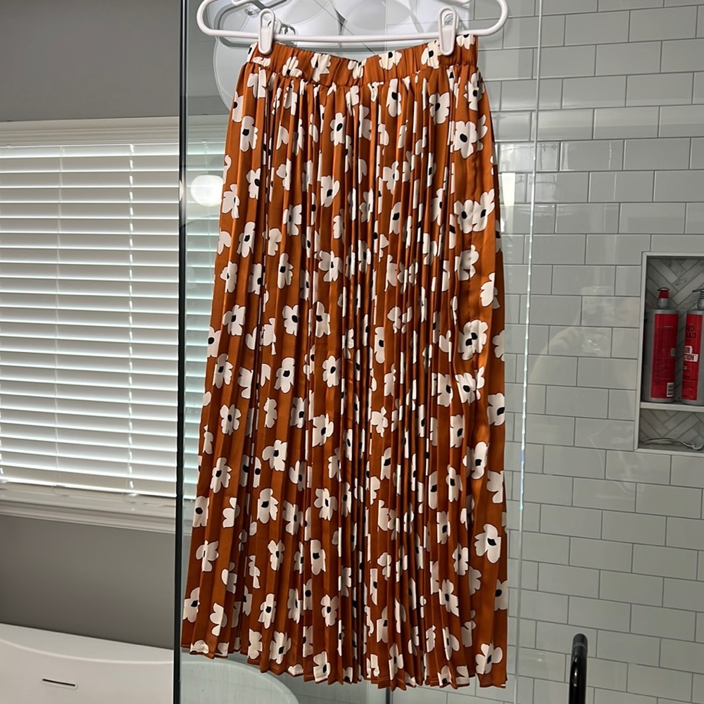 Boutique Brand Maxi Pleated Skirt.